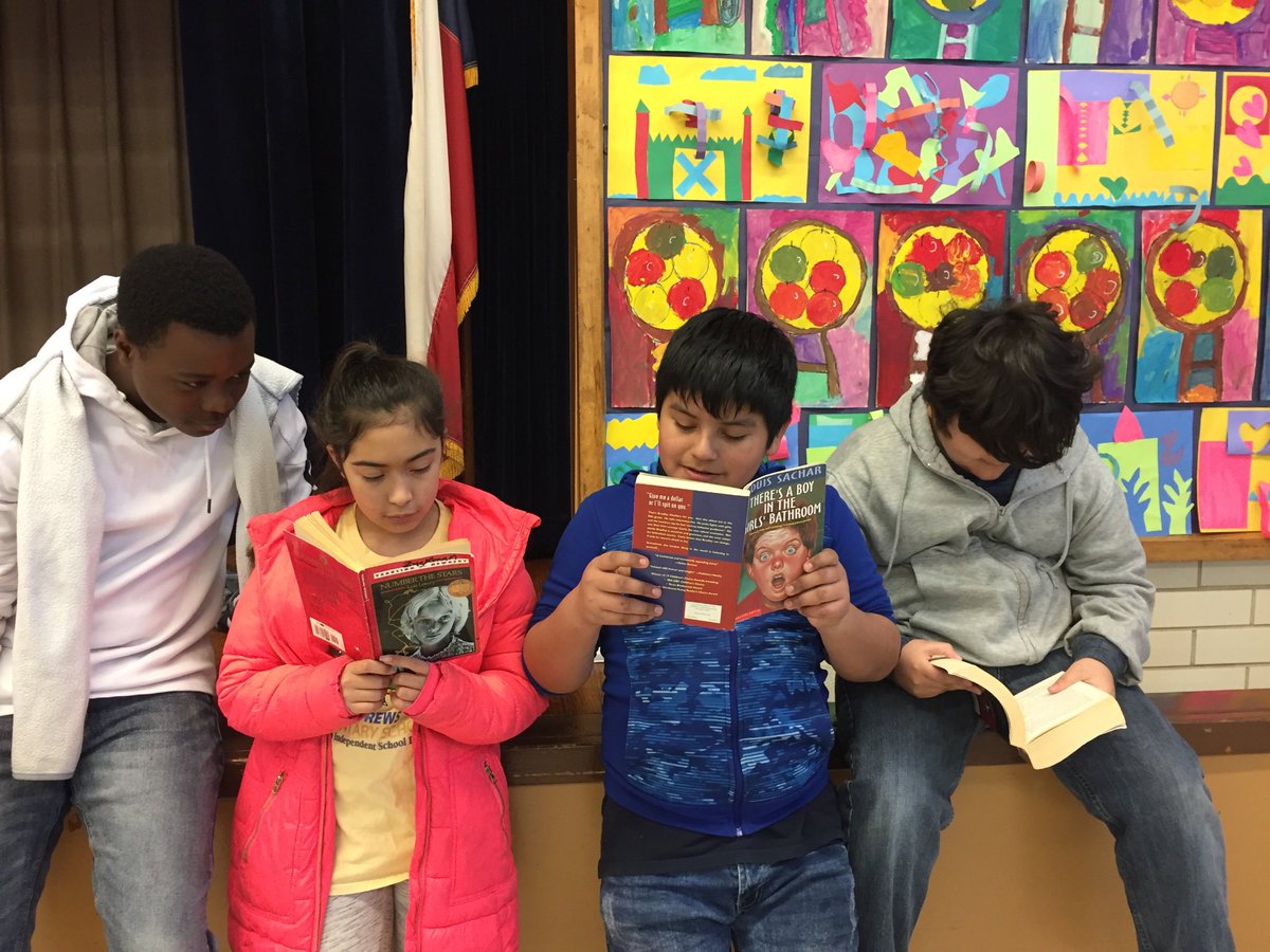 romany_ly's tweet photo. Andrews honors Dr. Suess a day before his birthday by sharing his love of books with a free book giveaway to each scholar from pre-k through 5th! Happy reading! @AndrewsElemECP https://t.co/dRI4gBg2wV