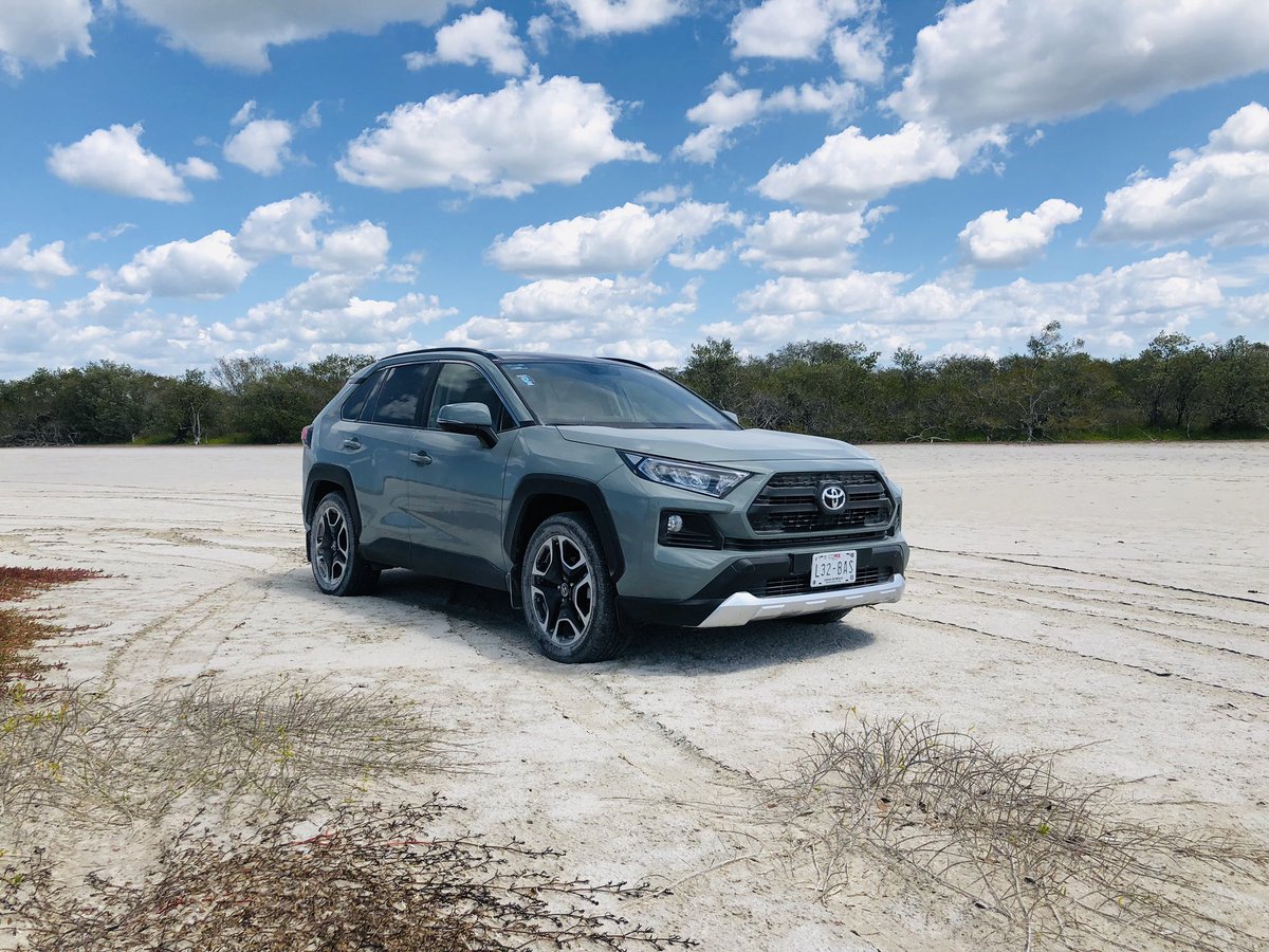autodinamicomx's tweet photo. Toyota nos llevó a conocer el alcance de la nueva #RAV4 en el elemento del agua. 💧 🚙
2.5 L de 204, automática de 8 vels. y 2.5 L + eléctrico de 219 hp (Hybrid) CVT.
#RAV4Agua #RAV4Elementos 🚘
@ToyotaMex @ToyotaMerida https://t.co/vjycJdc4NG