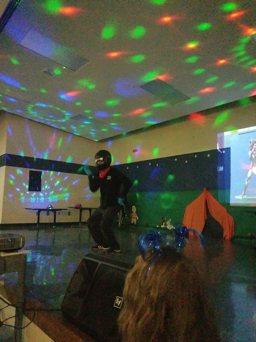 TheTeacherAllen's tweet image. Assistant Principal, Dr. Wilson, SHOWED UP for the students today! He danced his heart out to the kids&apos; favorites to thank them for our Penny Wars success! #studentconnection
 #studentreward #studentrelevancy #pennywars #Fortnite #dance #awesomeadmin