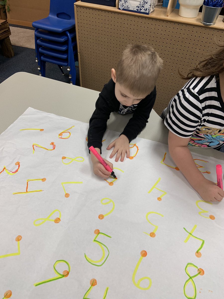 riveraprek's tweet photo. Working as a team to trace numbers around the table. #formation #recognition #1-10 #arrivalwork #teamwork #interactive #nosit&amp;gethere #riveraprek https://t.co/CsFd2wBWGK