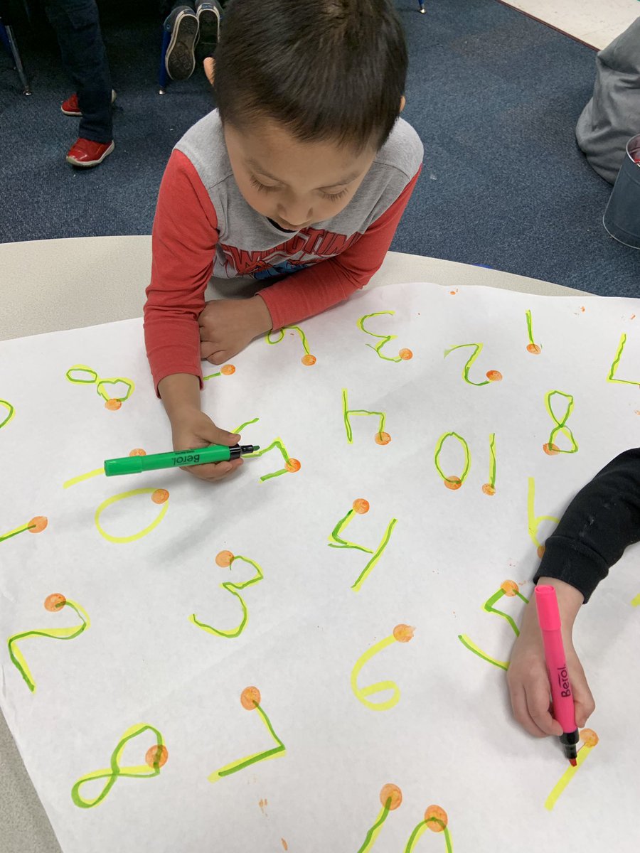 riveraprek's tweet photo. Working as a team to trace numbers around the table. #formation #recognition #1-10 #arrivalwork #teamwork #interactive #nosit&amp;gethere #riveraprek https://t.co/CsFd2wBWGK