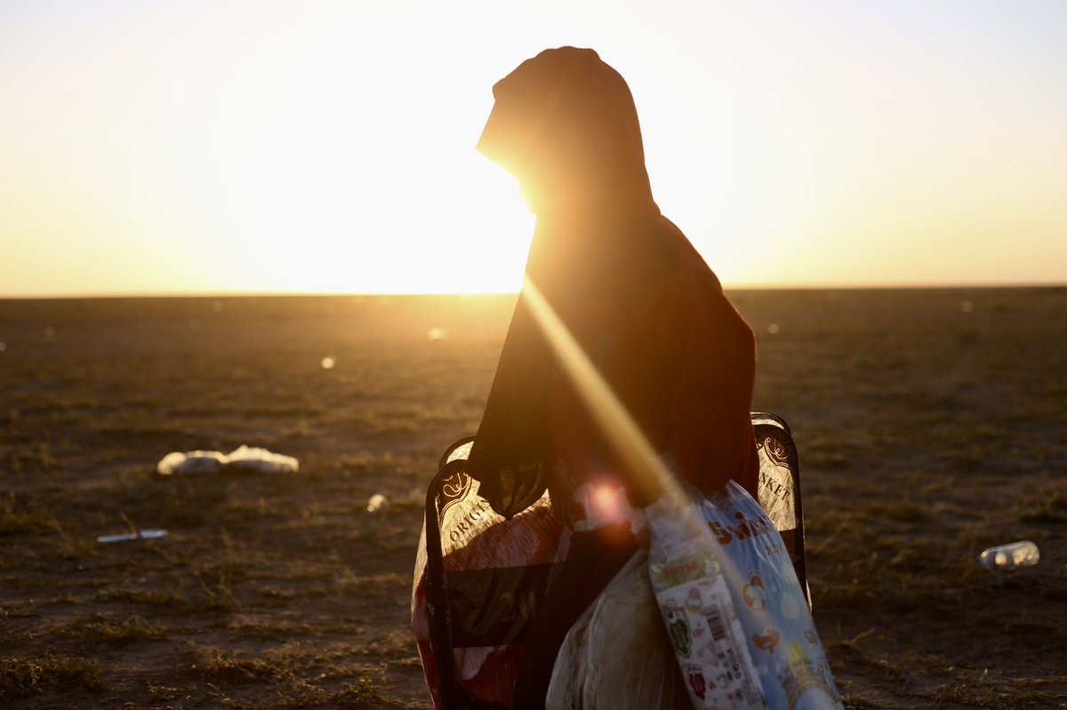 LbIssam's tweet photo. Indonesian girl who came out from Islamic State enclave in Baghouz village,Deir elZor province#Syria, holding bread, blanket and dippers at transit site.
#VideoJournalism #PhotoJournalism #Reuters #Refugees #UNHCR #Isis #Displaced #ReutersAssignment #War 
#Indonesia https://t.co/WDr3ocrqJR