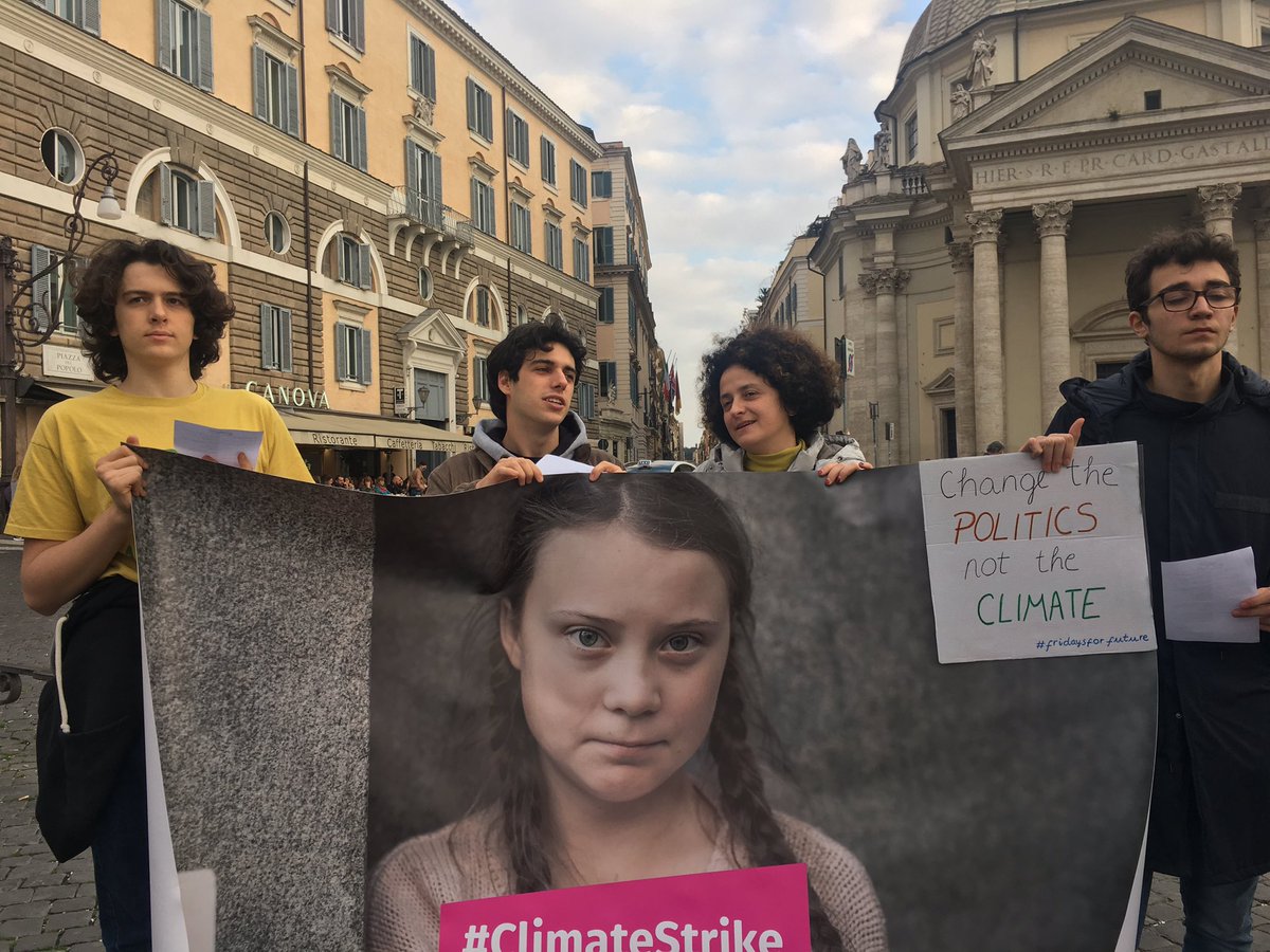 CAvenali's tweet photo. La @RegioneLazio aderisce ai #fridaysforfuture e allo sciopero globale del 15 marzo “global strike for future”. La sfida del clima -dai mutamenti climatici alle loro drammatiche conseguenze- è una tra le più ampie, globali ed importanti del nostro tempo. 
https://t.co/i8gTq185nf https://t.co/J1WSVeTRG3