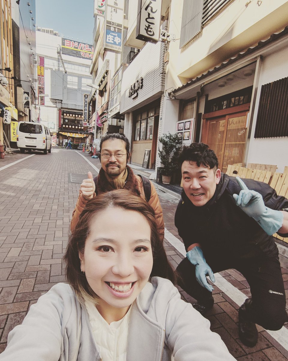 uenokanko's tweet photo. なんと初めて‼️撮影中お声掛け頂きましたぁ‼️嬉しい‼️
『#さんとも』さん🐡いつもリツイート等して下さってありがとうございます❣️直接お会いできて嬉しかったです😄
『さんとも』さんは地元の方にはもちろん大変人気なふぐやさんです🐡
私達もいつか行ってみたいー🙋♂️🙋
#上野
#ueno
#santomo https://t.co/H33xkL5Ici