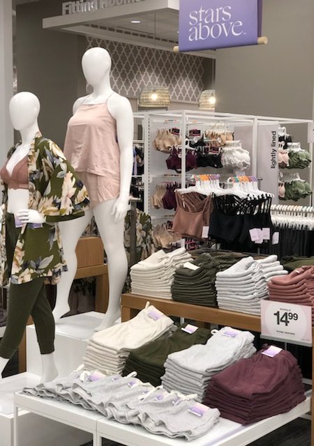 AClarkeVM1948's tweet image. Project Lace rollout was a success! Guests and the team are loving it! 😍 #standards #FoldsOnFleek #signing #sizing #MightyMedford #TargetStyle