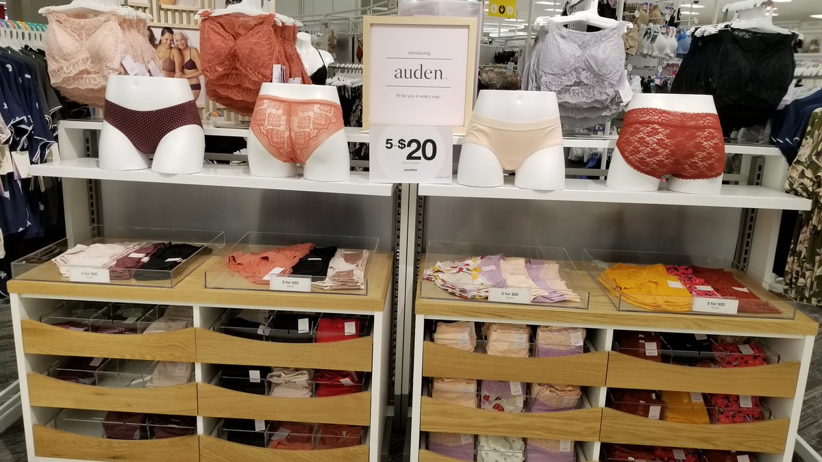 AClarkeVM1948's tweet image. Project Lace rollout was a success! Guests and the team are loving it! 😍 #standards #FoldsOnFleek #signing #sizing #MightyMedford #TargetStyle