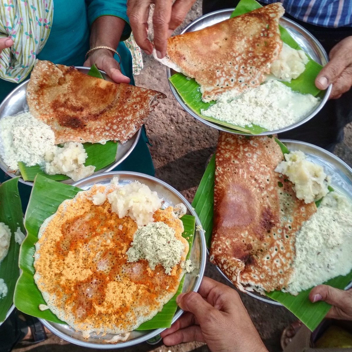 ajit_bhaskar's tweet photo. The Bhaskars and the Vishwanaths have raided Sri Gurukottureshwara Davanagere benne dosE. Open dosE and masale dosE.
And a third generation kiddo was introduced to this awesomeness :) he spat out open dosE but thulped masal dosE.
#BetaParticle #RunForThindi #SouthBangaloreRoxxx https://t.co/GTfOI7JMnM