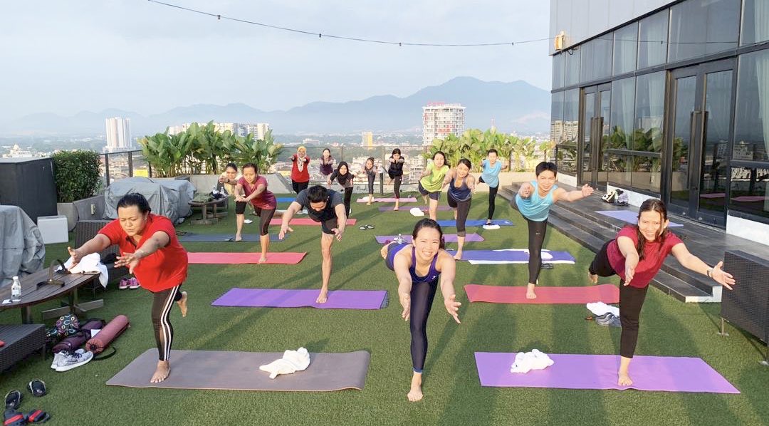 salikasuksuwan's tweet photo. Sunrise Yoga with our very own Recruiter-cum-Yogi @adelinexf #TalentedTeam #MYHebatHc #HCRecharge #HCAwayDay https://t.co/Rwb7YAh2mt