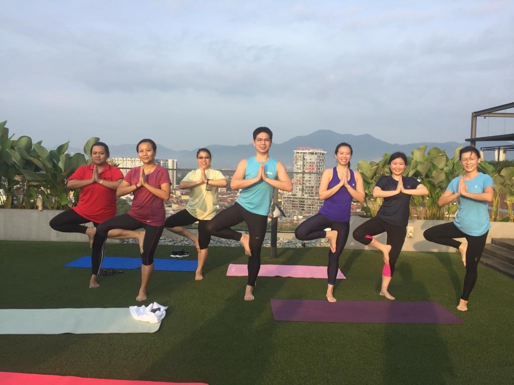 salikasuksuwan's tweet photo. Sunrise Yoga with our very own Recruiter-cum-Yogi @adelinexf #TalentedTeam #MYHebatHc #HCRecharge #HCAwayDay https://t.co/Rwb7YAh2mt