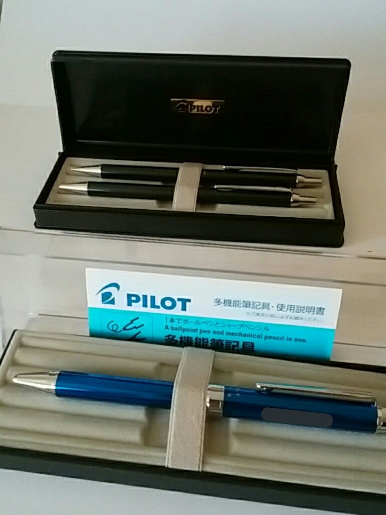 AST_Ta721's tweet photo. #PILOTシャープペンシル
#PILOTボールペン

#絵描きさんと繋がりたい
PILOTさんからボールペンシャープペンシル、名前入りのまでいただきました
これで絵を描かせていただきます https://t.co/kGboDc5VDn