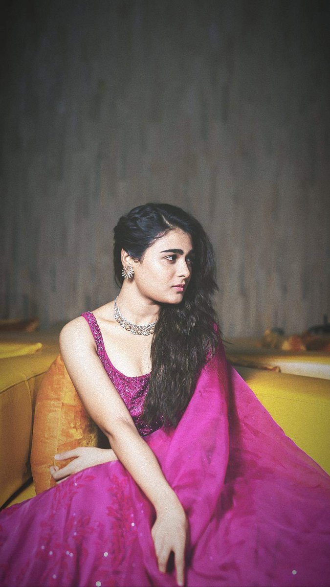 The Ravishing looks of #ShaliniPandey latest clicks

#Shalini #Actress #Tollywood #TollywoodActress #Filmyraja 

@ishalinipandey