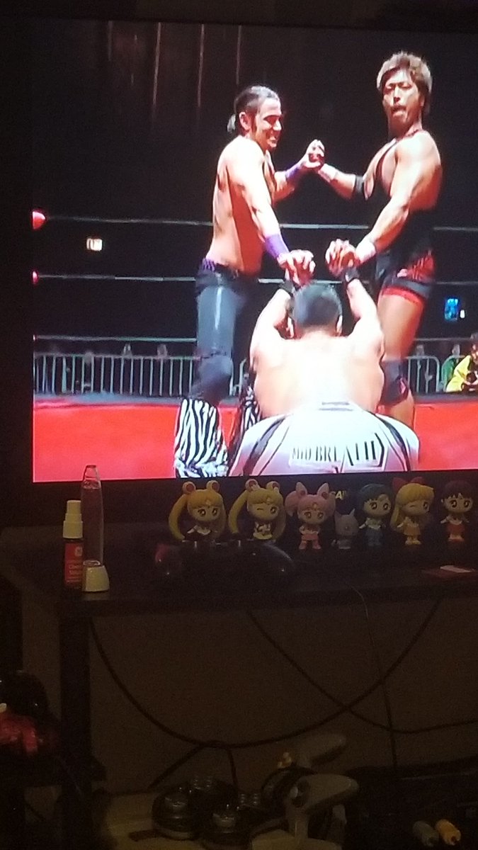 HandlebarOXD's tweet photo. Watching #DGUSA Fearless 2010 (which I attended live back in the day) and I see a very young @MattJackson13, exchanging with @supercima1115 and a rarely short haired @Takagi__Shingo! The future #AEW co founder, #OWE co founder and #LIDJ member in one ring. Who knew https://t.co/prJV0x6VAX