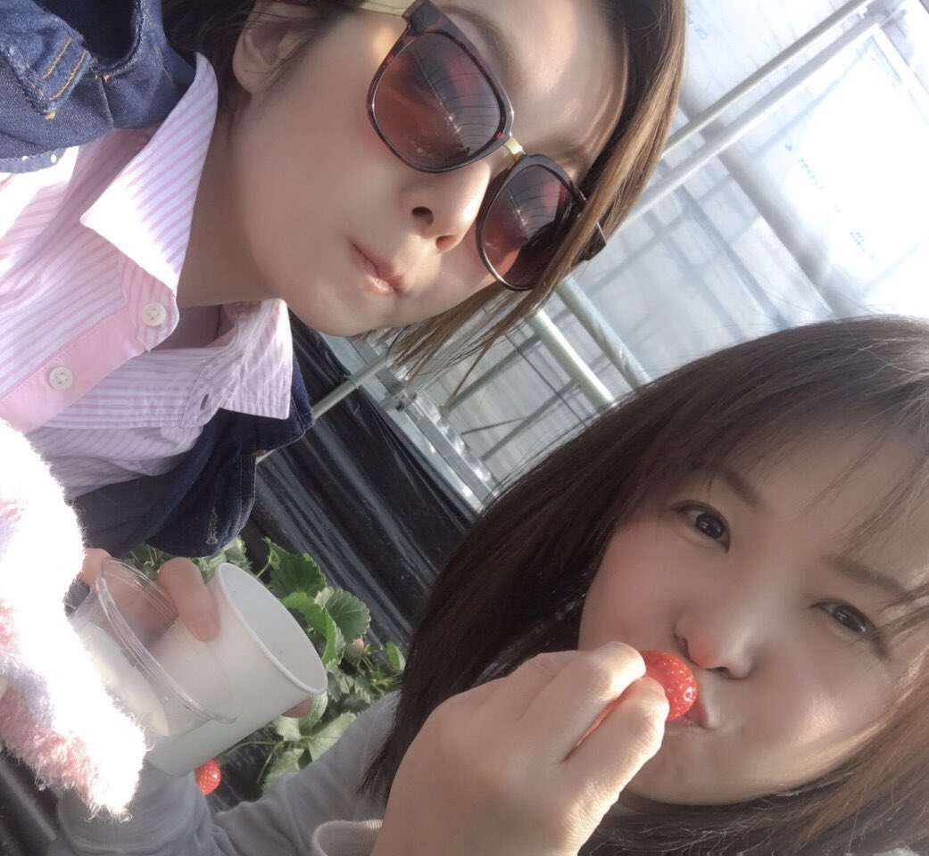 07Chan11's tweet photo. 夏生といちご狩り🍓 https://t.co/U4XginaaIx