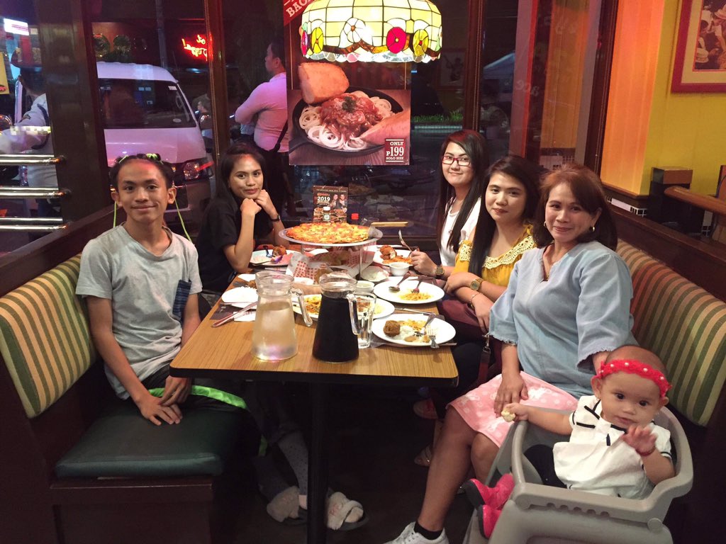rowenalongakit's tweet photo. Happy 48th year Mother dear 😘
#March 1, 2019 https://t.co/sHfvb6E8UK