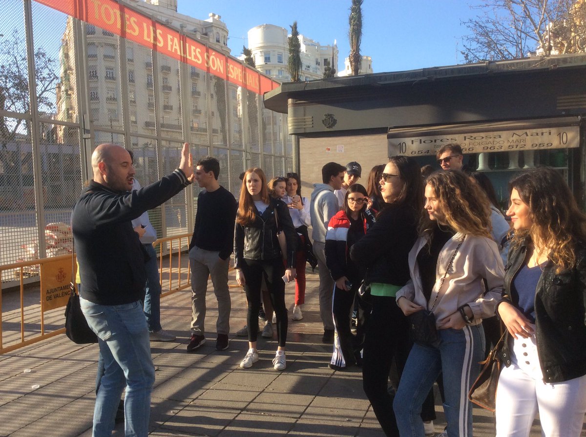 EricaDifra81's tweet photo. La profesionalidad y la creatividad de EDF , fácil de aprender...está en saber ofrecer cada día nuevas oportunidades😊💃🎉🔝
Por lo que concierne la educación especial...aquí lo pone: potenciar las habilidades de cada uno es una experiencia experimental NO es un espacio físico💪🏼 https://t.co/7KOLRBVWju