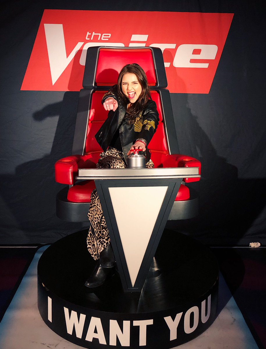 CarolineKole's tweet image. I WANT YOU @blakeshelton #BSLOUISVILLE