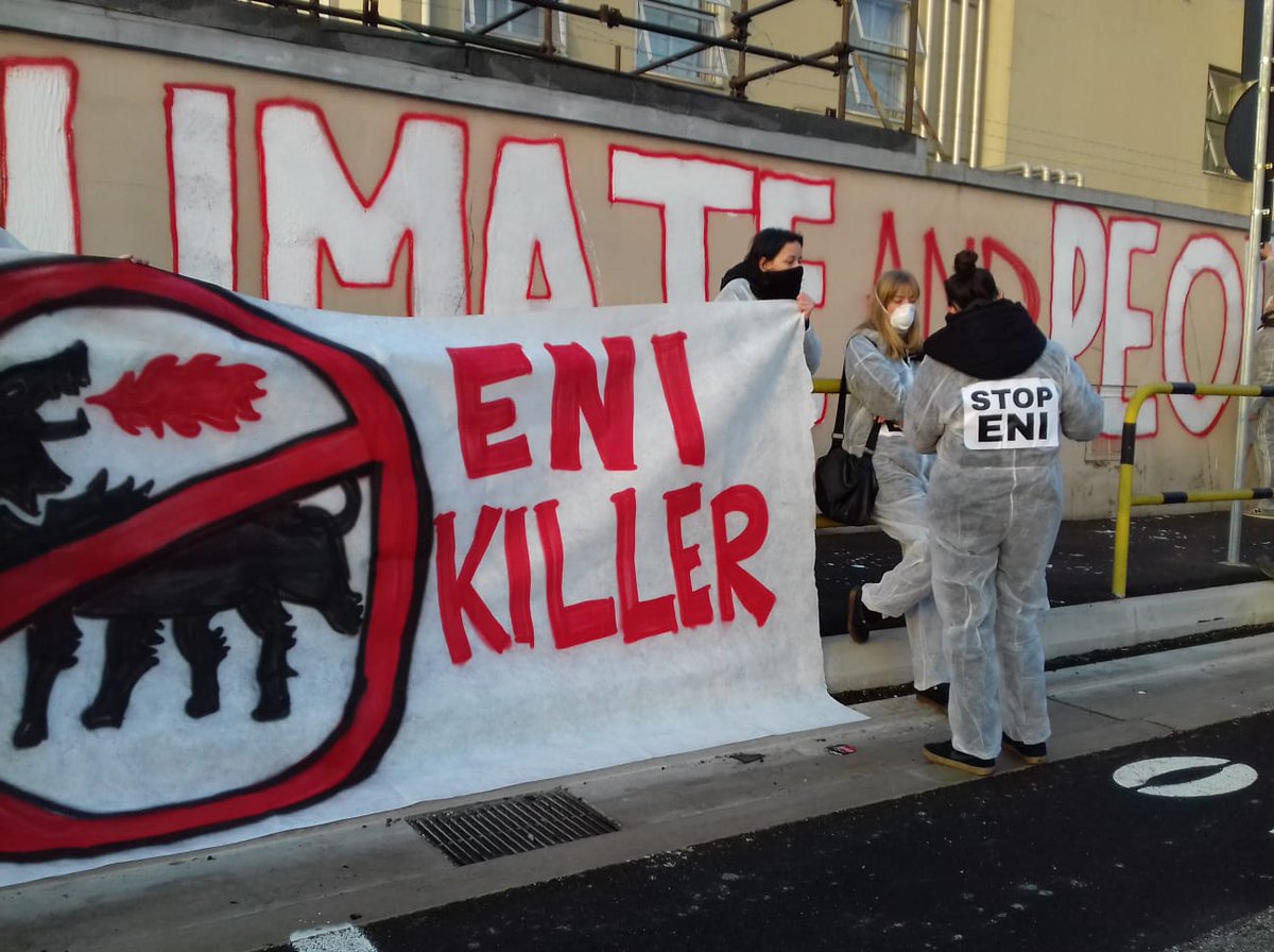 global_project's tweet photo. #ENI refinery of Marghera being blocked by northeast social centers. Against a model of development that exploits lands and population.
#FridaysForFuture #climatechange #ClimateAction https://t.co/c0TjUfwPRF