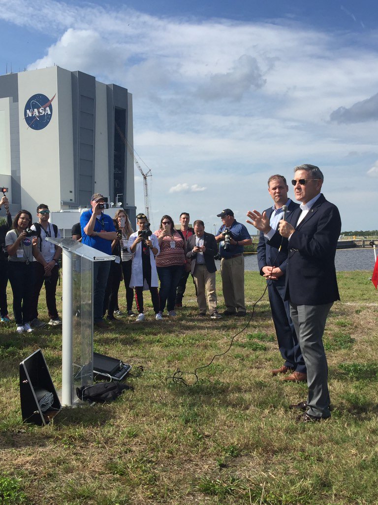 keplerconf's tweet photo. #NASASocial Inspiring briefing w/ NASA top brass, Bob Cabana &amp; Jim Bridestine #CrewDragon https://t.co/ZkswBdvXyv