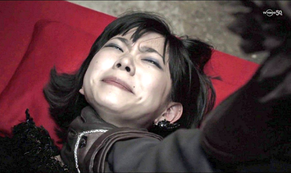 ヒロピン小僧 仮 牙狼 Garo 魔戒ノ花 22話より 石橋菜津美 演じる マユリ の 拘束 首絞めシーン 敵から逃げようにも閉じ込められている為 成す術もなく絞められます 露出度の高いコスチュームでの首絞めはエロいですね 石橋菜津美 首絞め 拘束