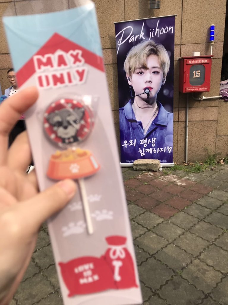 HooniePJ's tweet photo. Giving out here at 3:30 https://t.co/bNLGLnJDhE