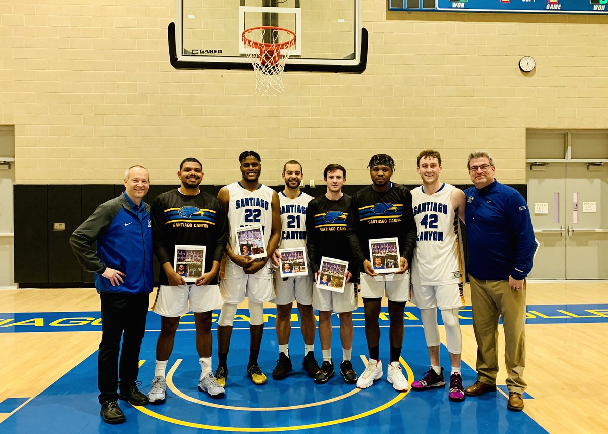 itshannah_faye's tweet photo. Season 2 comes to a close with 20 wins! This season was filled opportunities to grow and the Hawks once again rose to the occasion. Going to miss our sophomores! #SCCHawks #family @SCCHawksHoops https://t.co/yuBcztSSNZ