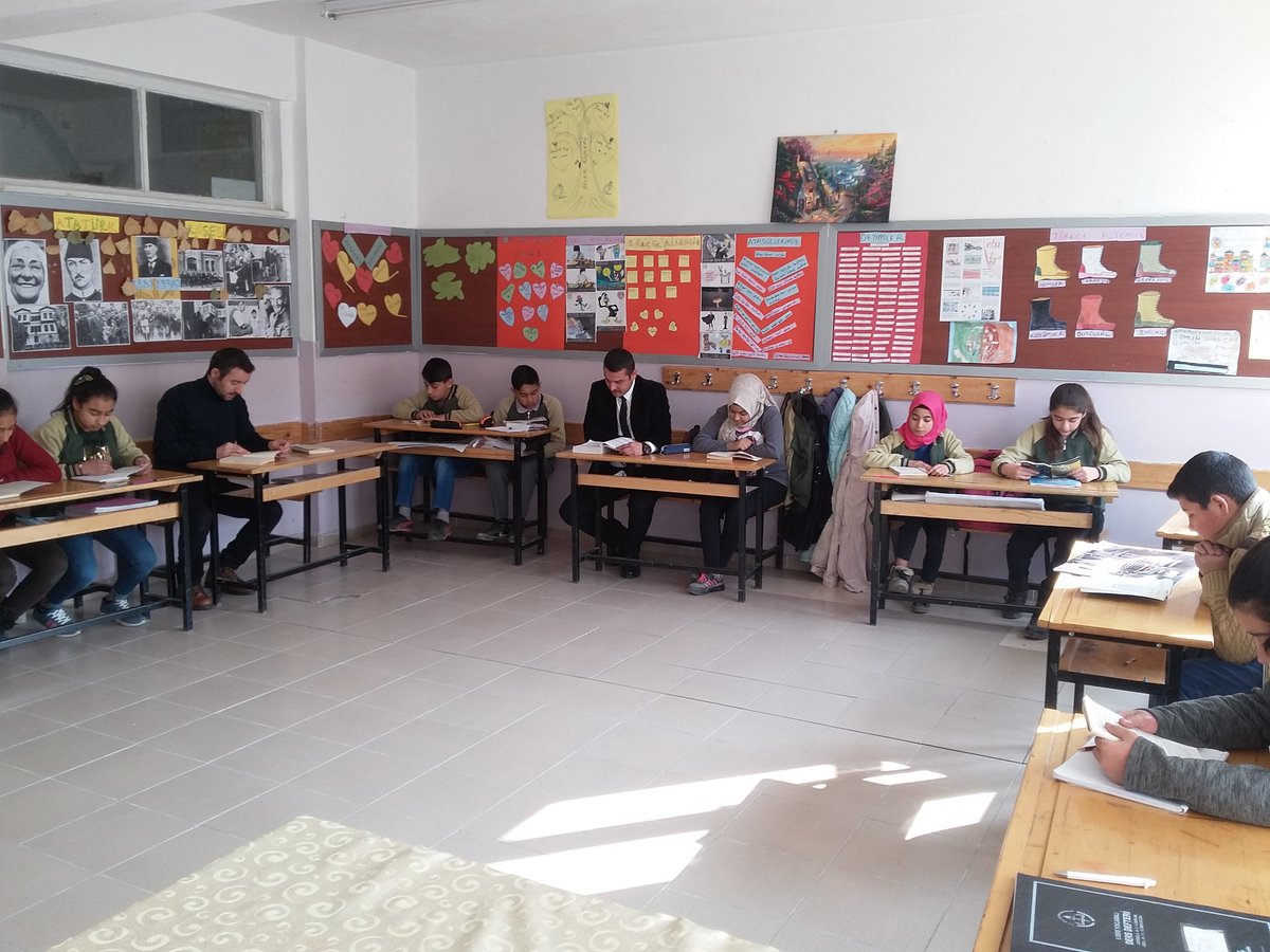 Okulumuzun " Kitabını Al Bize Katıl " projesi kapsamında okuma faaliyetlerine tüm paydaşlarımızla  aralıksız devam ediyoruz.