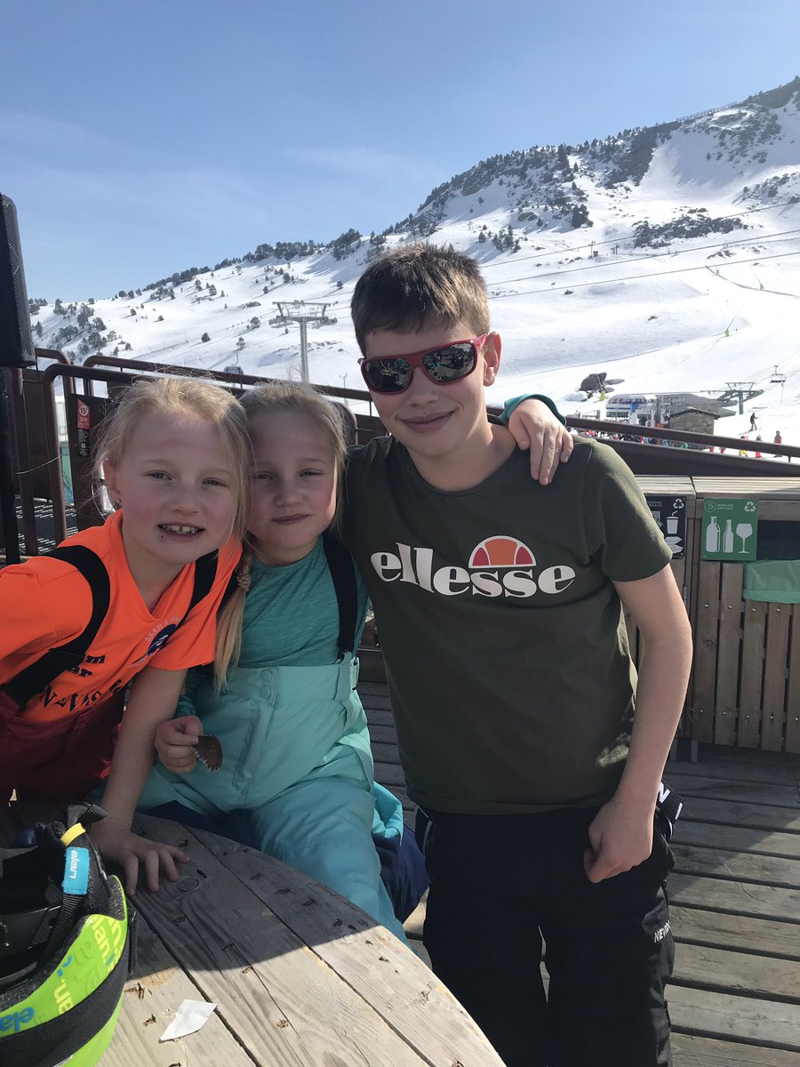 ruthgronow's tweet photo. A fantastic week away. #skiing https://t.co/gycrXWlz38