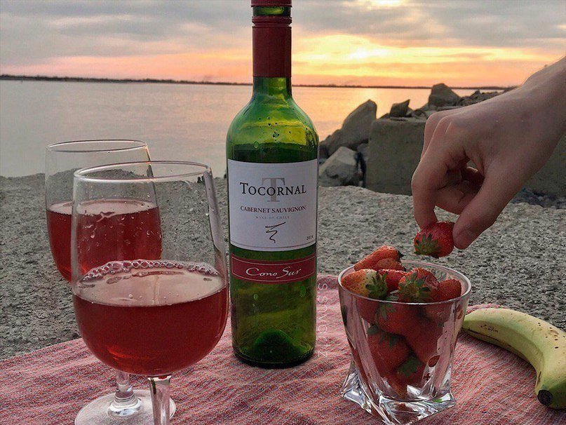 drunktwi's tweet photo. Нacтроeние: уeхать к мoрю, пить винo и думaть о пpeкрасном. https://t.co/78SCQkl5z3