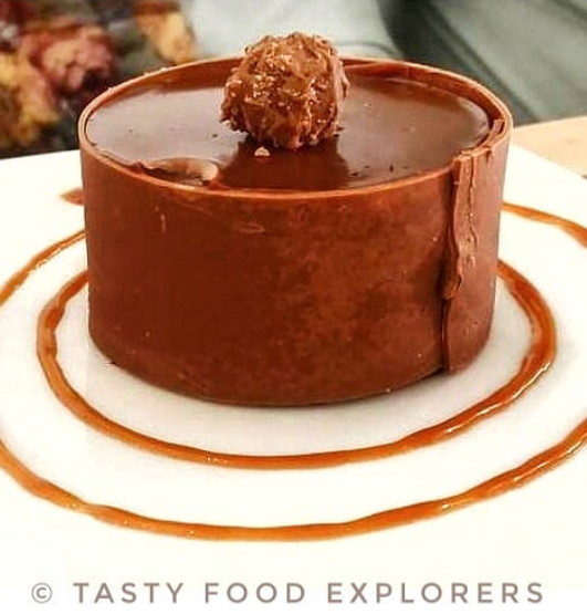 ExplorersFood's tweet image. Hazelnut Truffle Tian served with Love at Grandmamascafe 👵❤️
.
With its Vintage theme, this chain of cafés in Mumbai serves a variety of all lip-smacking food, all day long!
#mumbai #indianfoodvlogger #indianfood #indianfoodbloggers  #indianfoodie #thegreatindianfoodie #Foodie
