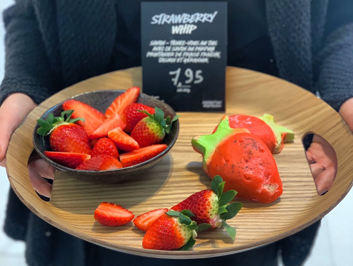 Strawberry whip, savon aux notes fleuries de jasmin et de géranium et très gourmand aux fraises et beurre de cacao! Pour une fois qu’on peut goûter des fraises sans grossir... 🤭🍓
#strawberry #soap #handmade