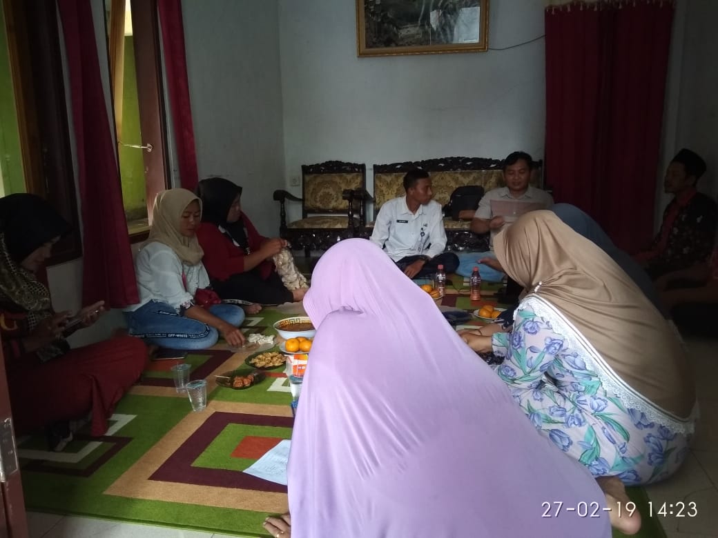 adi13367917's tweet photo. Penyuluhan ke kelompak masyarakat/Pra Koperasi mekar mandiri thl 27-2-2019 alhamdulillah berjalan lancar mudah2an bermanfaat...
#PPKLKEMENKOPUKMRI
#PPKLSELINDO
#PPKLJABAR
#PPKLKABCIREBON
#AKTIVATORKOPERASI https://t.co/O7FOH2qeye