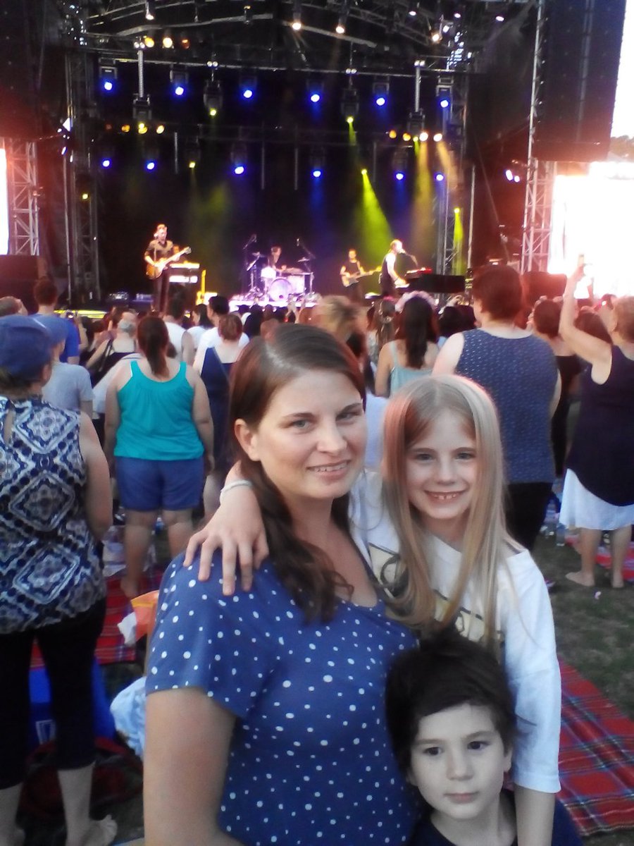 bymysidebritsau's tweet photo. Us with @isaachanson @zachanson &amp; Taylor @hansonmusic Hanson over the back there...

#wheresthelove #butreally #didyouforgetit? #atleastyouplayed #manfrommilwaukee https://t.co/9mVQSldjZR