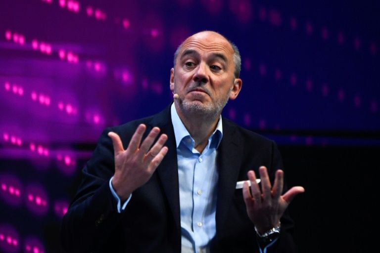 L'opérateur Orange a profité du #MWC2019 de #Barcelone pour présenter un nouveau téléphone, #Sanza, qui sera vendu environ 20 dollars, avec pour objectif de rendre accessible plus largement l'internet mobile sur le continent #africain buff.ly/2EBHv0y