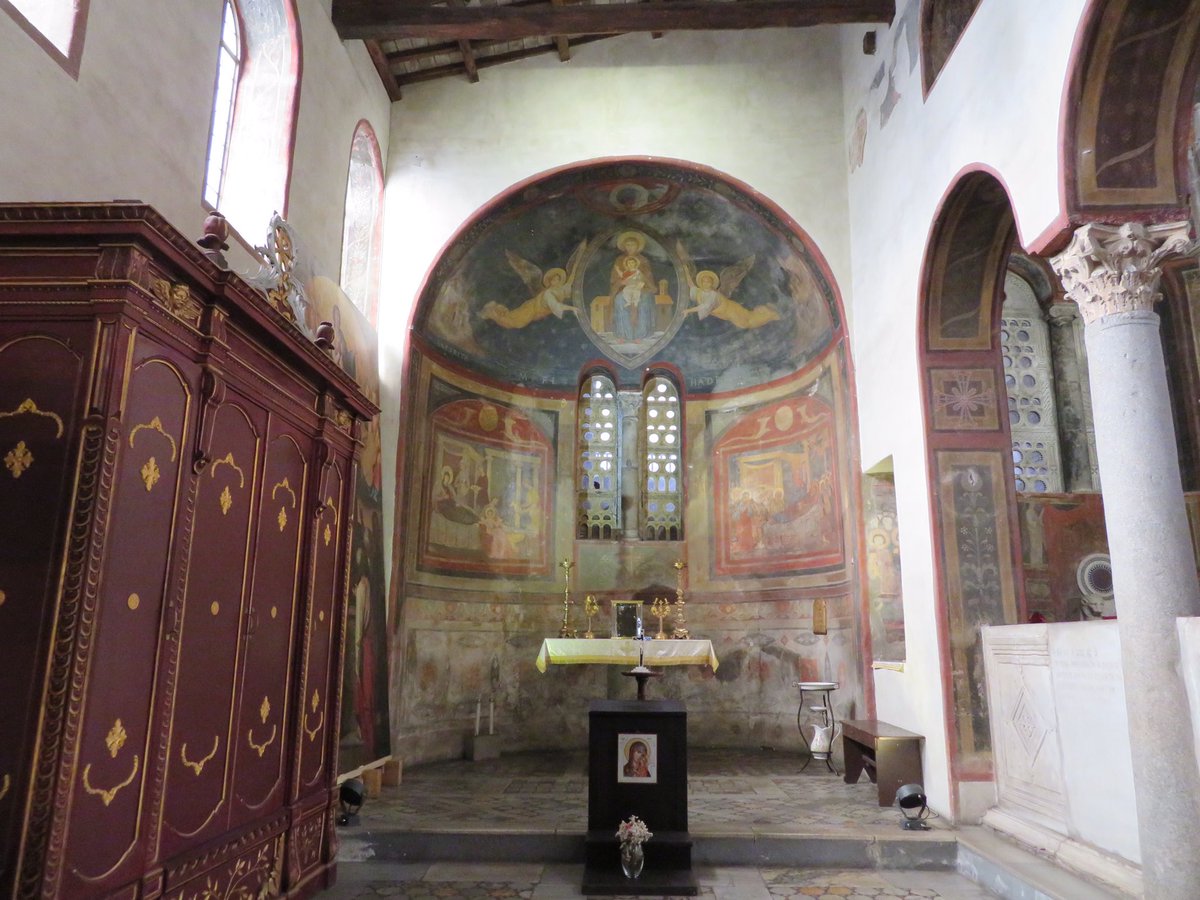 黒星 旅垢 真実の口は サンタ マリア イン コスメディン教会の柱廊の壁に掛けられています 真実の口 サンタマリアインコスメディン教会 Santamariaincosmedin Boccadellaverita