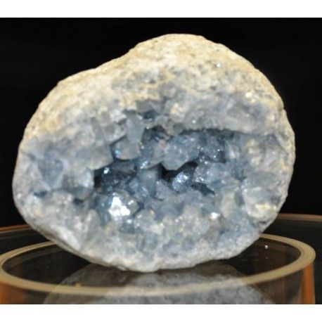 taloostone's tweet photo. CELESTINE

https://t.co/tGzIH9nQpt

Pièce unique:
Géode Célestine naturelle toute en rondeur, très belle qualité de cristaux bleus clairs

#taloostone #bijoux #jewellery #francais #fabriquesenfrance #fabricationartisanale #madeinfrance #frenchmade #france #coupdecoeur https://t.co/JMC1hpGBYN