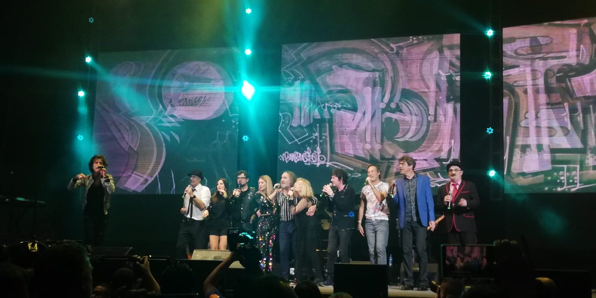 SantiInhumano's tweet photo. Impresionante la energía que fluye por este escenario. Hoy en @ArenaCdMexico Un lujo. @AlbertoComesana @syntekoficial @Carbonellsg @MartaBotiaTia @JavierOjeda64 @CotiOficial @teocardalda @SantiInhumano @Nacho_Campillo #virginiamos #mariamonsonis https://t.co/omq31IqOL3