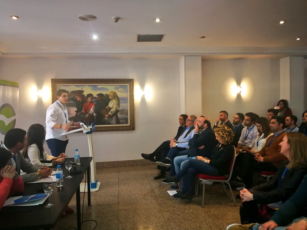 TereMalladaPP's tweet photo. Incorporaré a mi programa electoral la iniciativa de @nnggAsturias de implantar un abono de transporte joven por 25€ al mes en toda #Asturias para que los jóvenes de las alas puedan desplazarse para estudiar y trabajar en las mismas condiciones que los del centro. https://t.co/zGrLb0tNDt