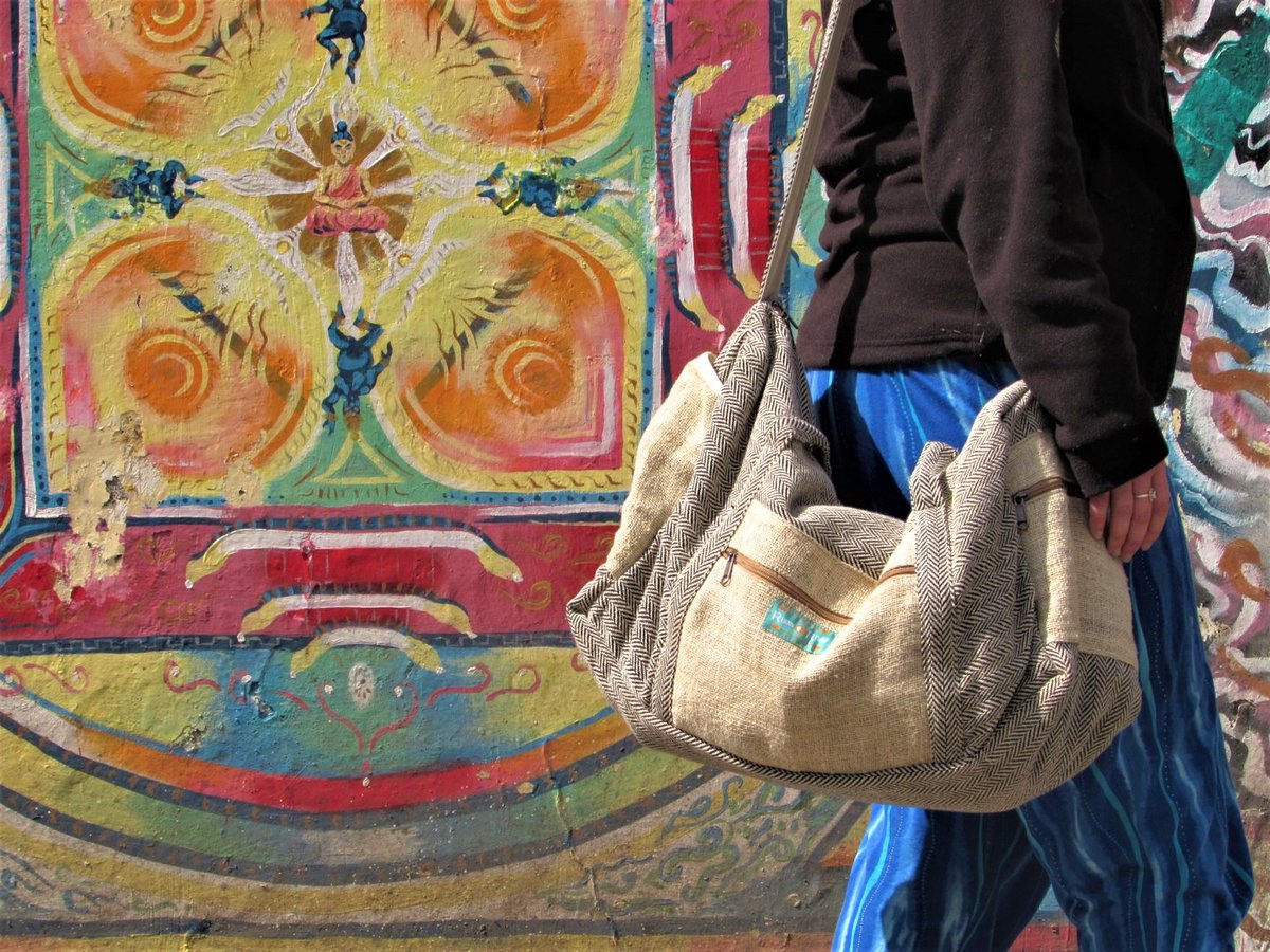 RebornRewild's tweet photo. Our Hemp duffel bags are limited in stock, get yours before they go! ✌️🌱🌿

#vegan #UKGiftHour #Hemp #crafturday

https://t.co/4Q2HjAQbYf https://t.co/q9hDazUx6N