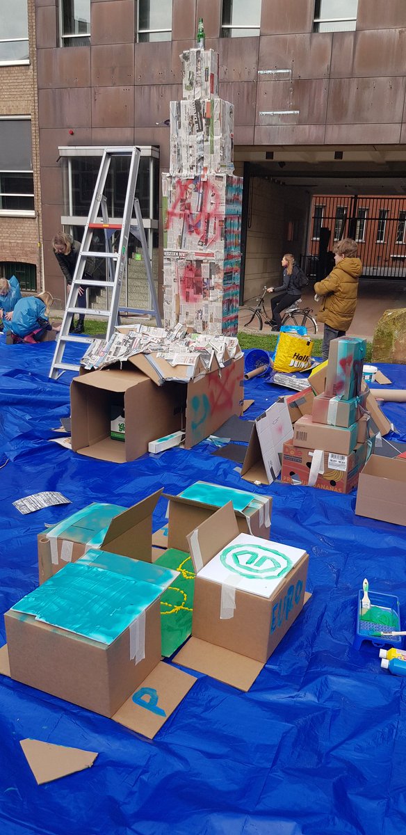 Er wordt druk gebouwd tijdens de #opendag van de #hanze Academie van Bouwkunst!