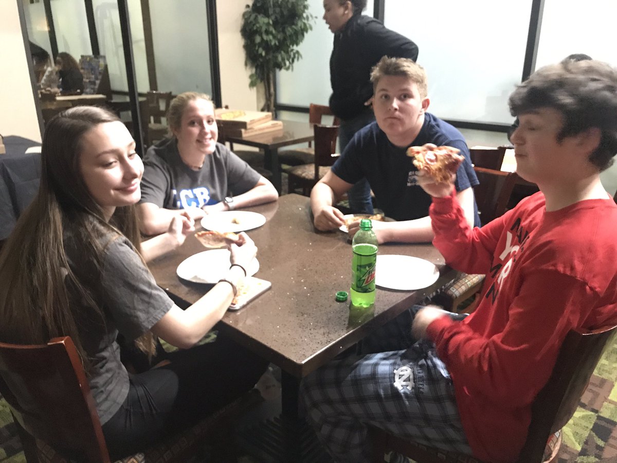 BirdDeca's tweet image. Family pizza dinner last night! @charwood2000 @lcbirdprincipal @CCPSCTE @VirginiaDECA @OatesBusiness @ctegallion