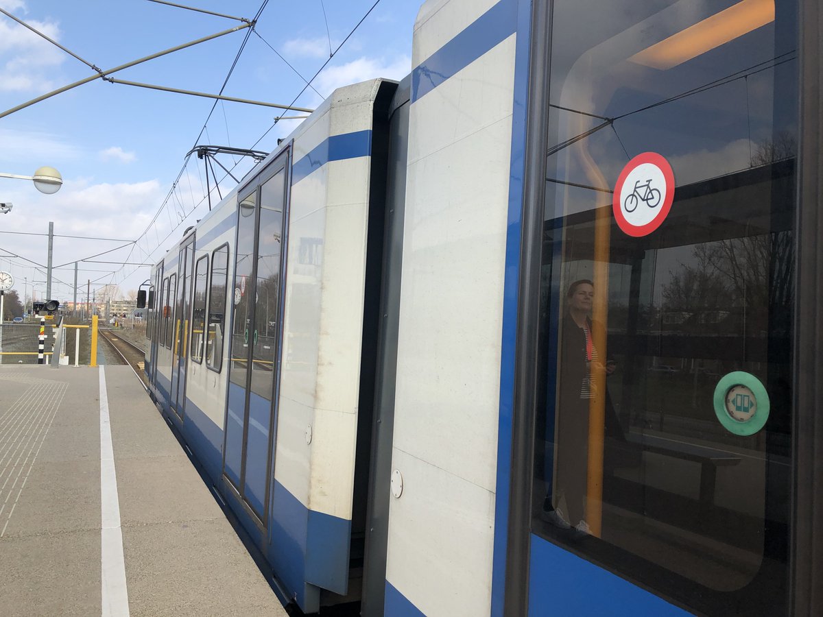 LvAPictures's tweet photo. #LvAPictures staat op eindhalte #Westwijk van #lijn51 #metro51 #tram51 #sneltram51 voor de laatste beelden. #GVB #Amstelveen https://t.co/ppNQ2FmnXU