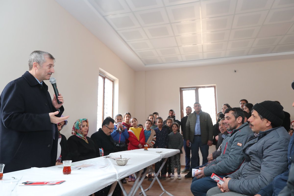 mtahmazoglu's tweet photo. Bozca 'lı hemşerilerimiz 'de #BelediyeİşiGönülİşi diyor...
#GönülBelediyeciliği ile aydınlık bir gelecek için çocuklarımız için #ŞahinbeyAŞKıyla❤ çalışmaya devam edeceğiz.
📌#Bozca
📍https://t.co/d3w7MOIQxE
#BelediyeİşiGönülİşi https://t.co/MGxDGIwwY4