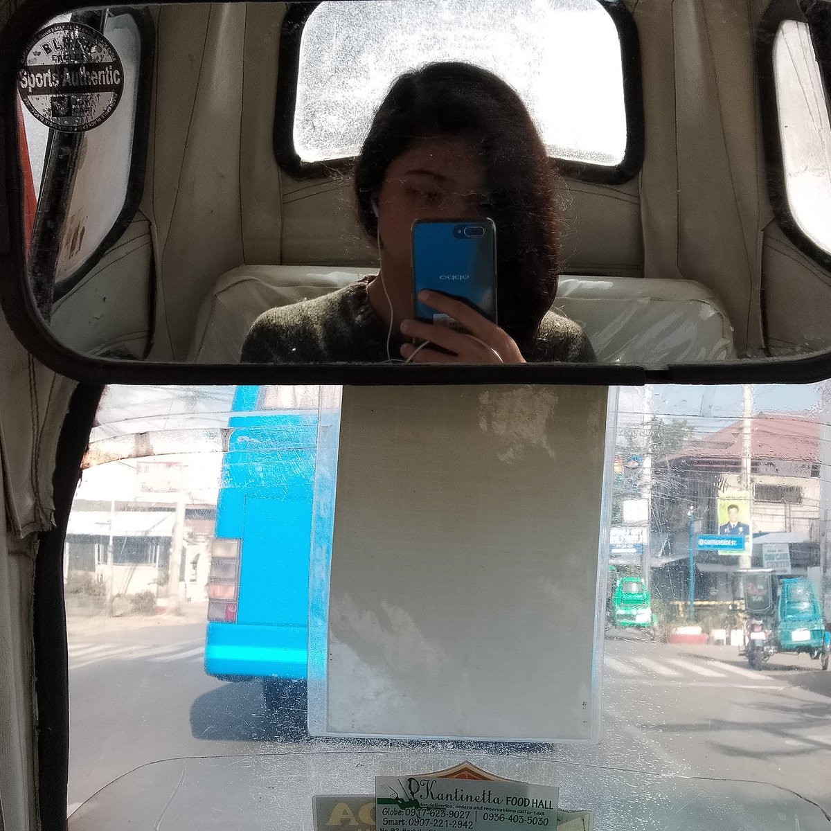 iamdi24's tweet photo. Hindi ka na malulungkot, malapit na ko baby pauwi na akooo. Char ๐
I dont do "tryc selfies" but the lighting is just so damn good at 8 in the morning ๐๐๐๐ป
#GoingHome #gyshift #HelloEyeBags https://t.co/E3WyNRa3wE