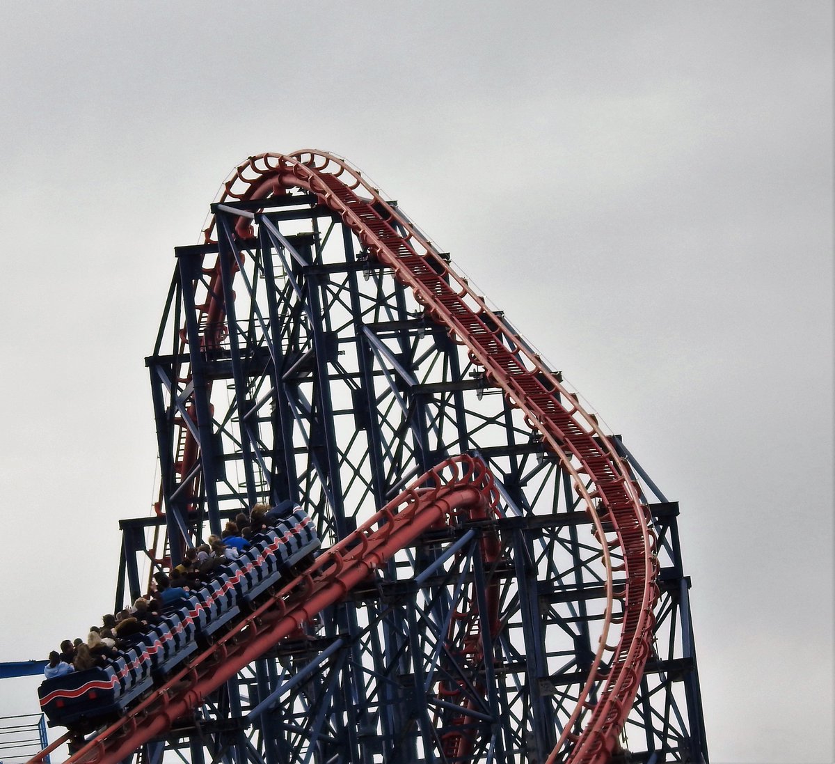 JulietteGregson's tweet photo. #weeeeeeeeeeeeeee @Phillsselectart @AvalancheAttra8 https://t.co/BoRv6lo6an