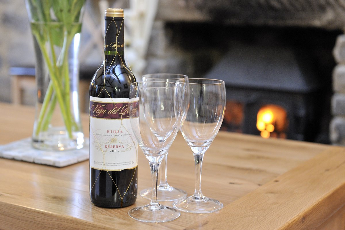 .<a href="/ChurchdaleInfo/">Churchdale Holidays</a> sleeps 2-4 guests across three 5* Gold cottages in Derbyshire. Wake up to the sounds of the countryside, and explore the Peak District National Park, or stroll for 15 minutes through the fields to the pretty Ashford village. Find out more: premiercottages.co.uk/cottages/churc…