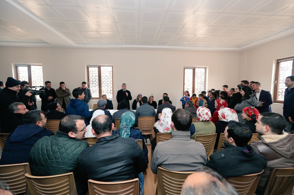 mtahmazoglu's tweet photo. Bozca 'lı hemşerilerimiz 'de #BelediyeİşiGönülİşi diyor...
#GönülBelediyeciliği ile aydınlık bir gelecek için çocuklarımız için #ŞahinbeyAŞKıyla❤ çalışmaya devam edeceğiz.
📌#Bozca
📍https://t.co/d3w7MOIQxE
#BelediyeİşiGönülİşi https://t.co/MGxDGIwwY4