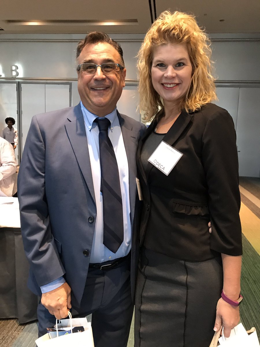 BirdDeca's tweet image. Thank you Deb and George for judging at DECA SLC!  @lcBirdCTE @birdhslib @lcbirdprincipal @OatesBusiness @VirginiaDECA