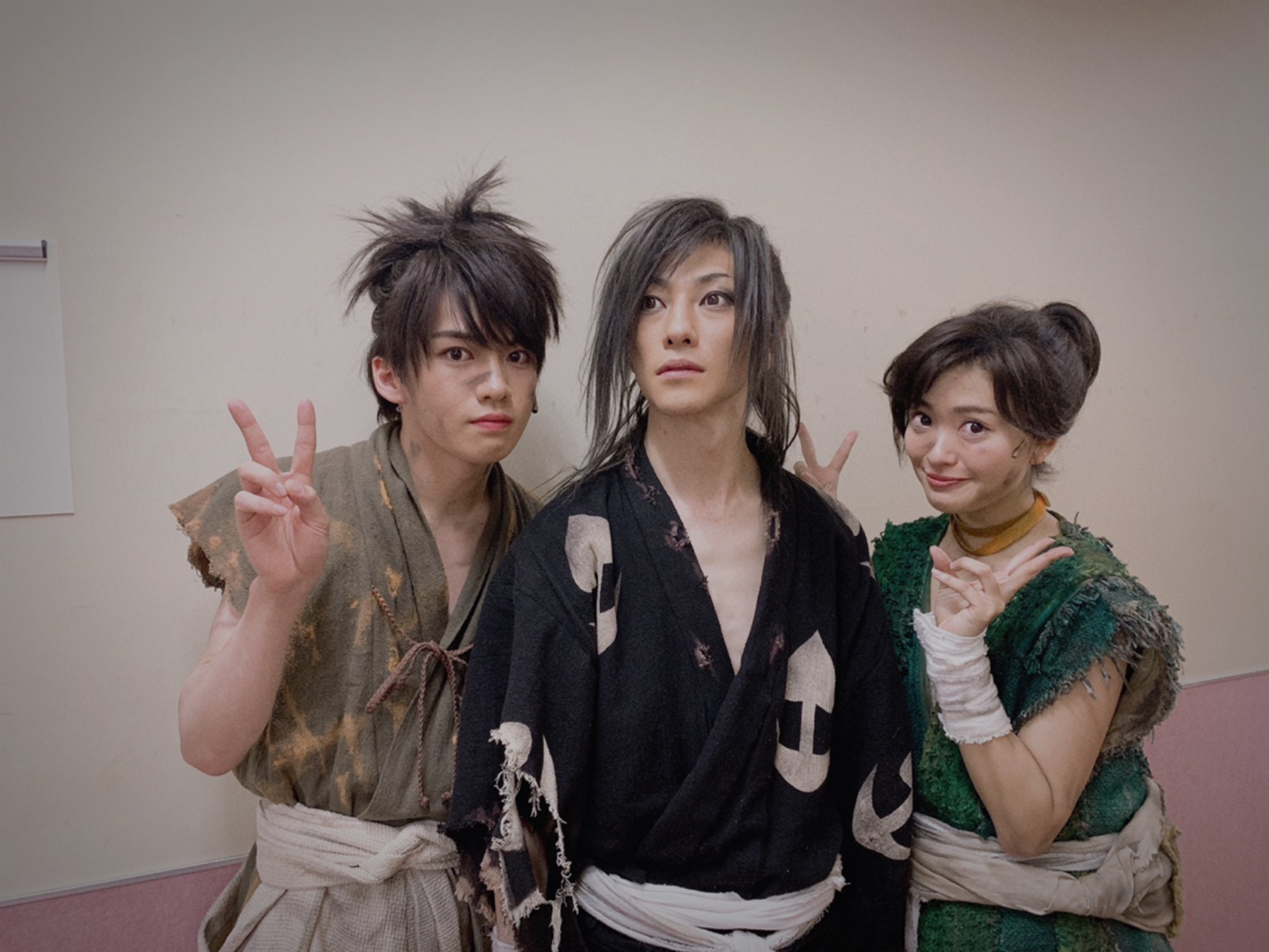 田村升吾 舞台どろろ 開幕しました 初日ご来場頂き誠に有難うございました どろろ達の旅はどうでしたか 大千穐楽まで力強く生き抜いて行きたいと思います どろろと百鬼丸と 舞台どろろ