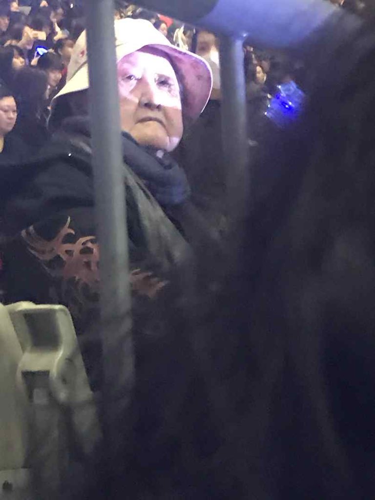 mangovv's tweet photo. THIS IS LITTTTT RT @mydabong: Our granny ELF are coming
#SS7S #grannyelf https://t.co/S9HADdo71Q