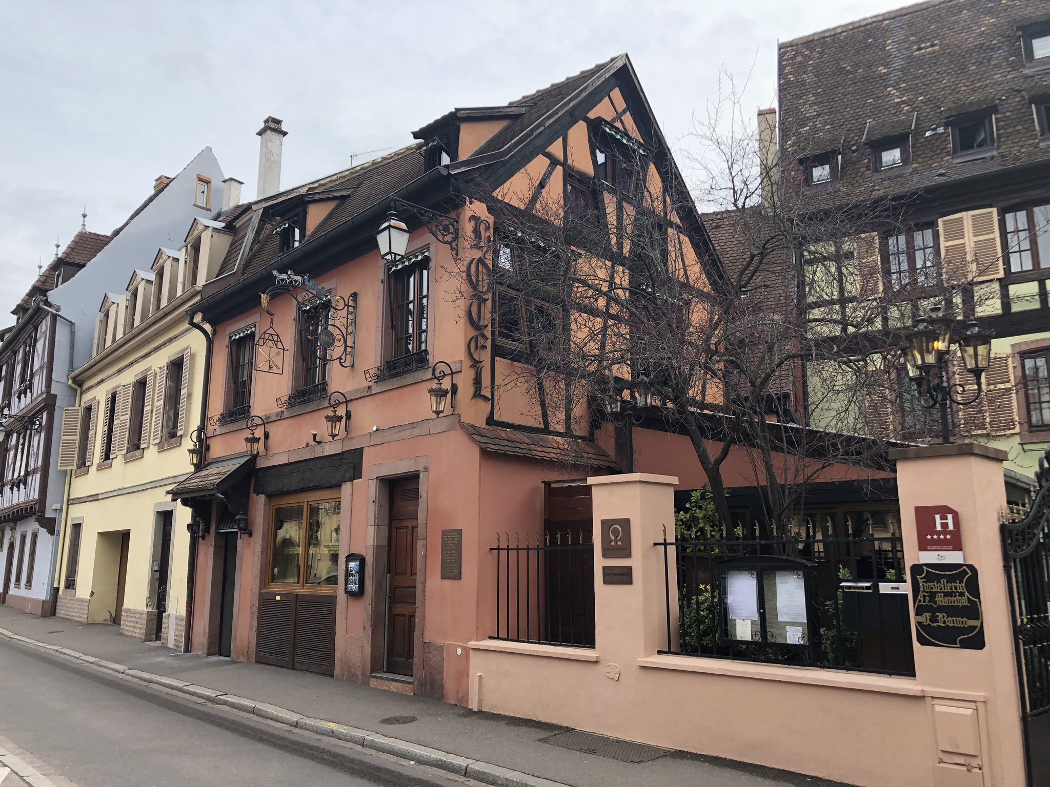 コジ 甘兎庵のモデルに近い建物 公式からは本家はリクヴィールらしいけどこっちの方が圧倒的に似てるらしい というか隣が四つ星ホテルなの草 Gochiusa ごちうさ聖地巡礼